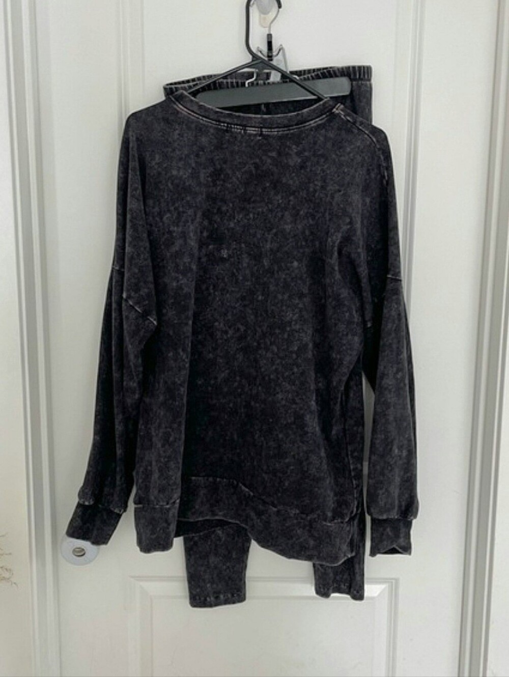 Zenana Outfitters Black Mineral-Wash Oversized Pullover and leggings set.
